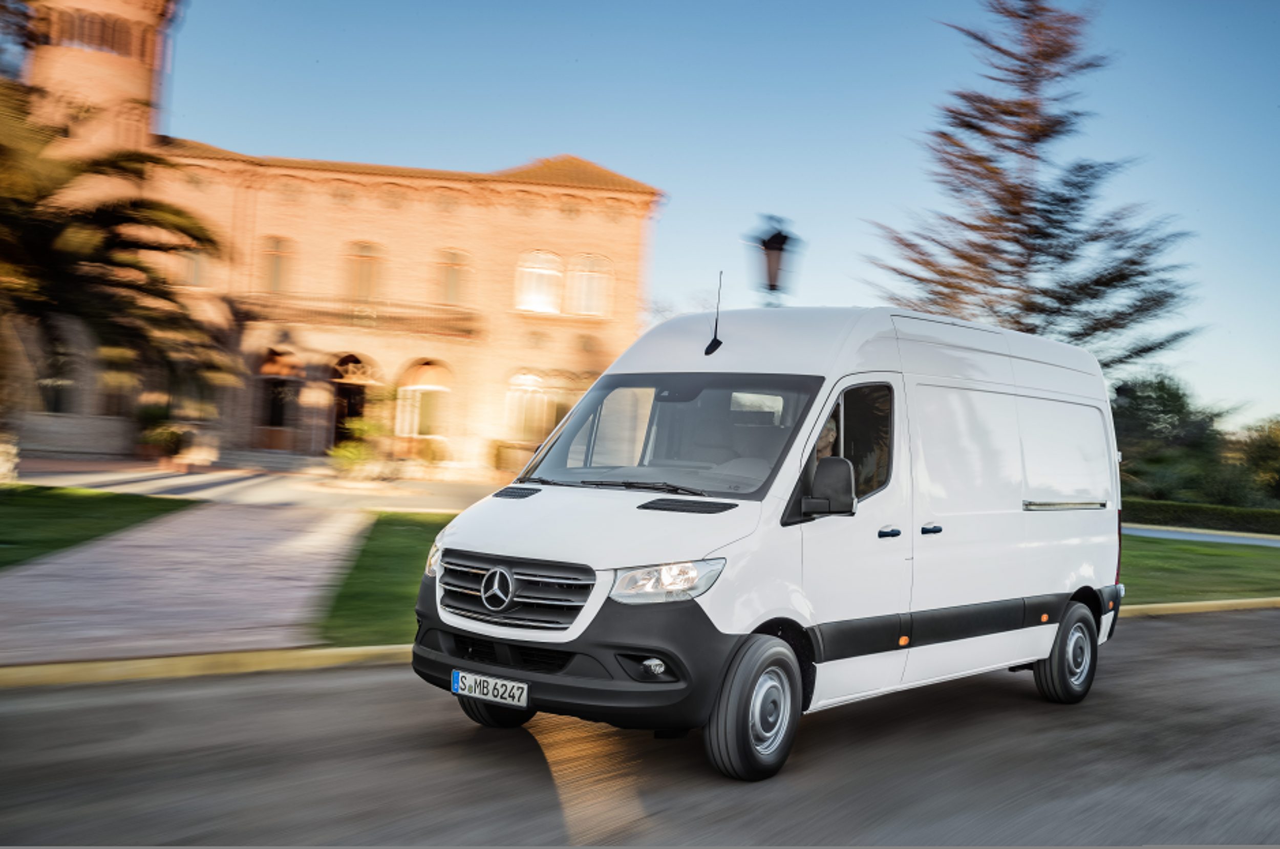 Мерседес спринтер фото. Mercedes Benz Sprinter 2018. Mercedes Benz Sprinter 2020. Мерседес Спринтер 2018. Mercedes Benz Sprinter фургон 2018.