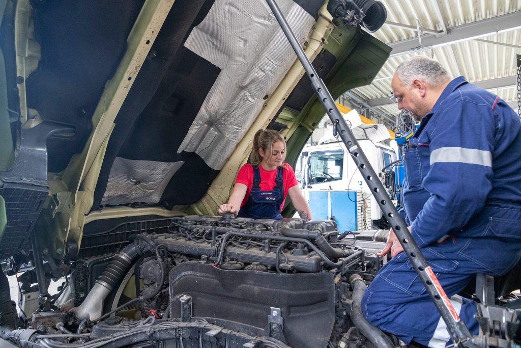 thumbnail for Scania accompagne ses futurs mécaniciens dans leurs études
