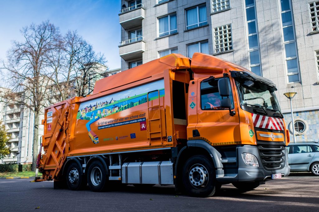 thumbnail for Antwerpen verwelkomt eerste huisvuilwagens op waterstof