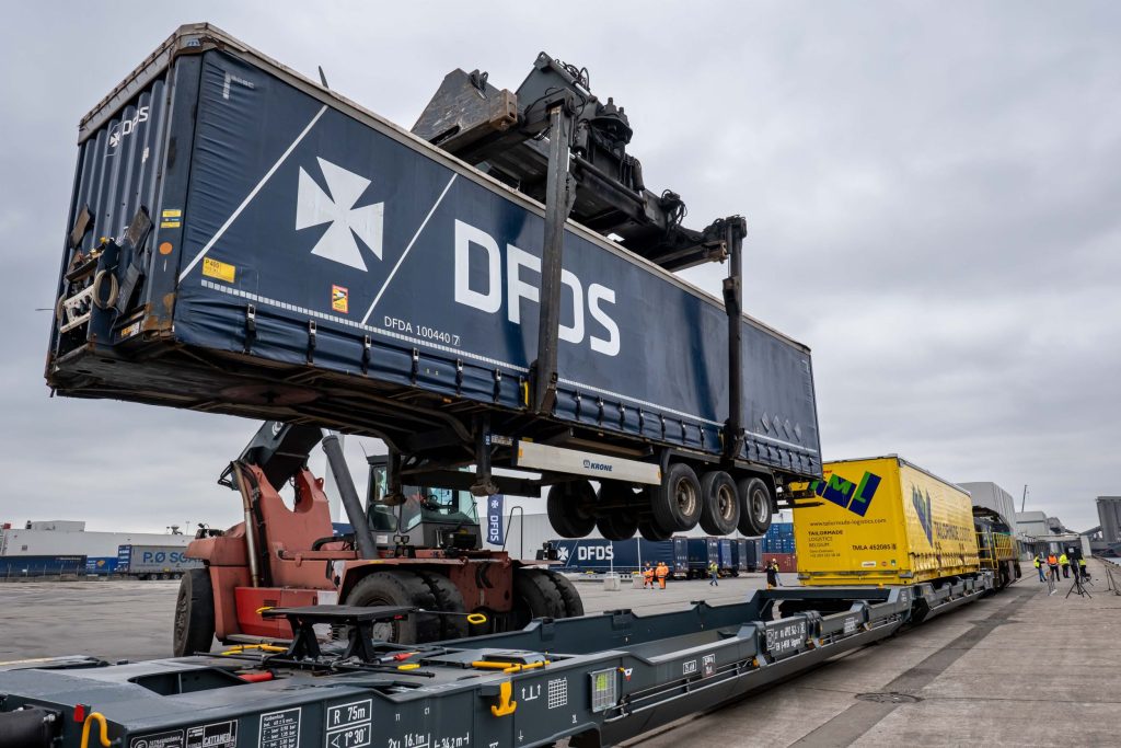 thumbnail for Lineas et DFDS lancent une liaison ferroviaire entre North Sea Port et Lyon
