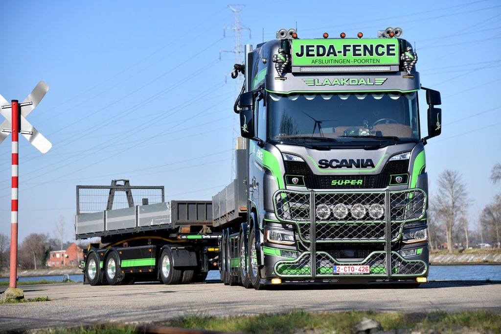 Jeda-Fence_Scania-3-web-pers-2023