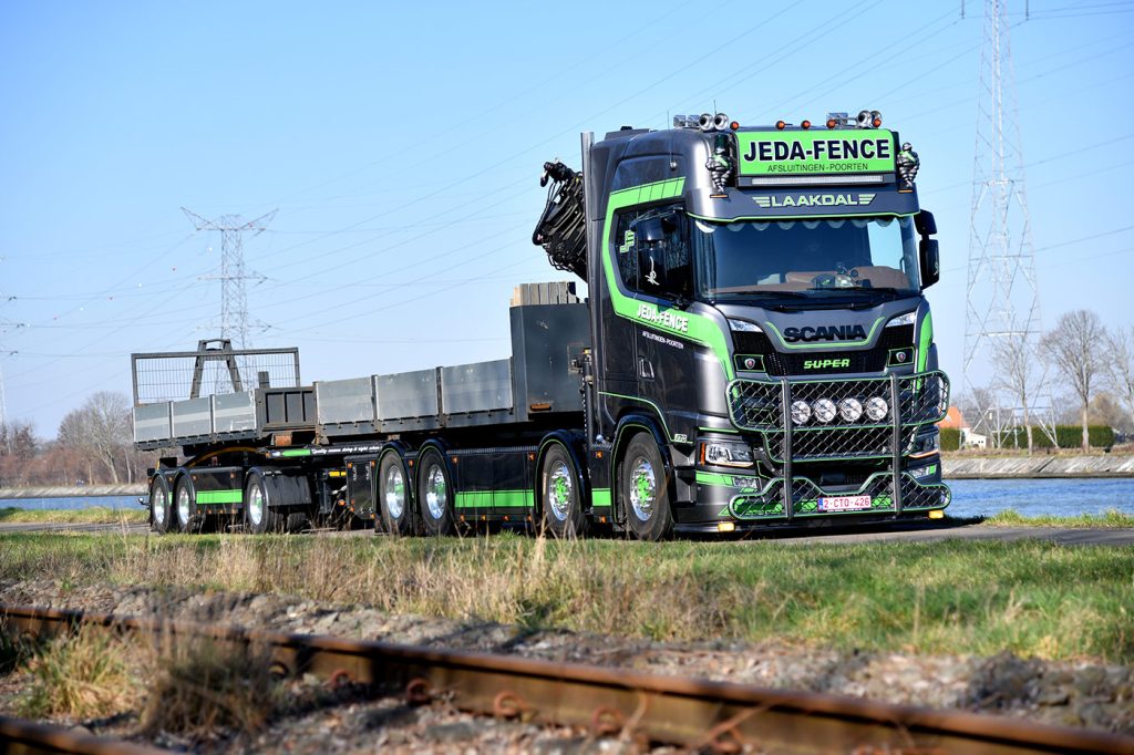 Jeda-Fence_Scania-4-web-pers-2023